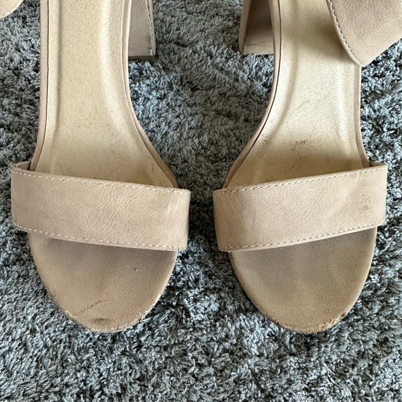 Nude heels size 8.5 - Picture 3 of 3